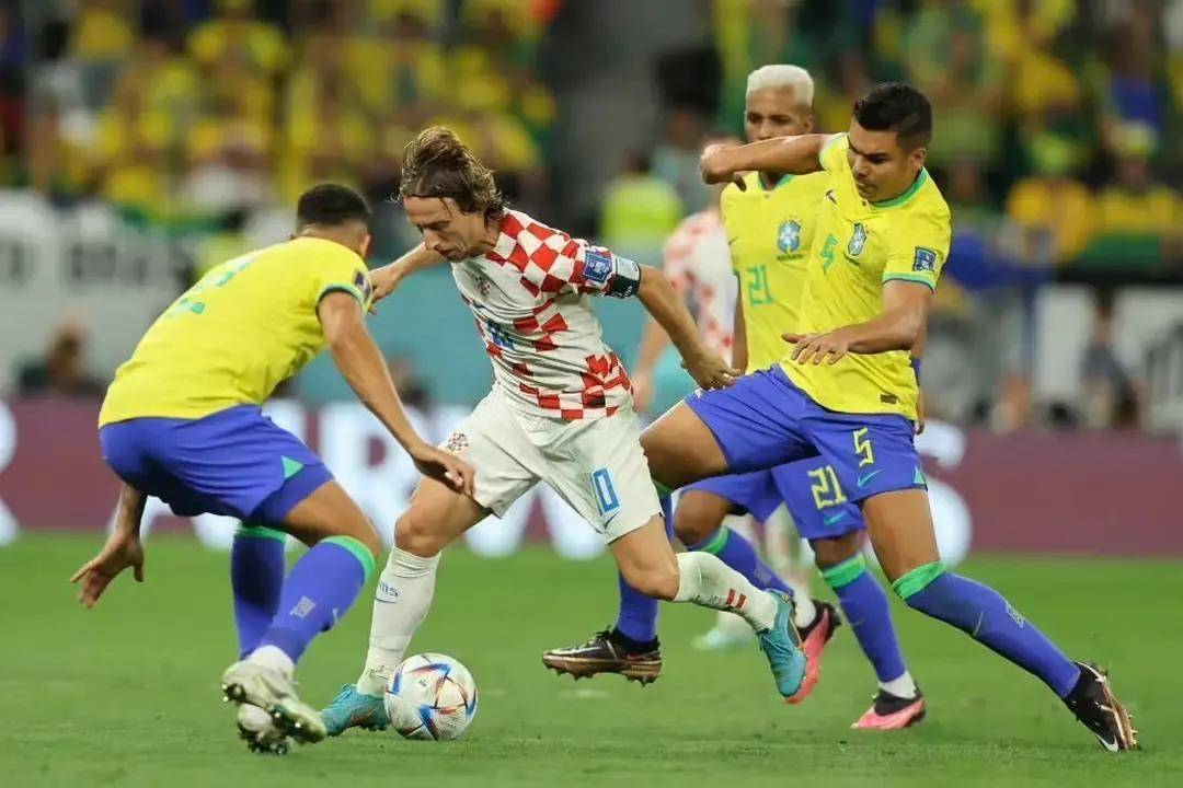 巴西碾压克罗地亚，门迪统治全场