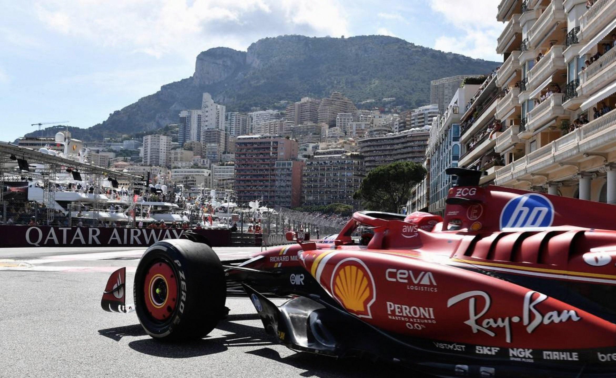 阿斯顿马丁完胜雷诺车队，勒克莱尔关键制胜