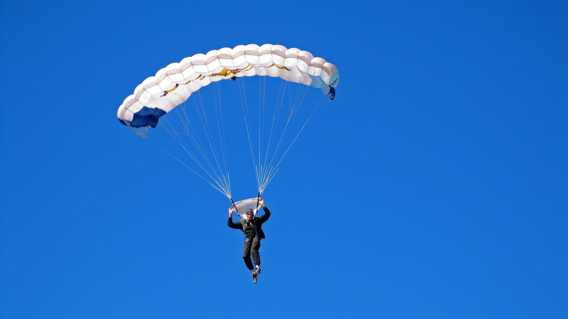 跨界争冠启示录，爱德华兹的英超接管与步行者的逆袭哲学